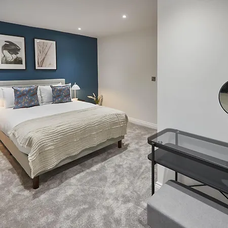 Host & - Iburn House *