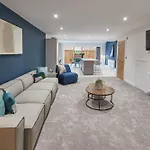 Host & - Iburn House Sleights