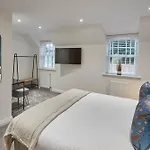 Host & - Iburn House Holiday home